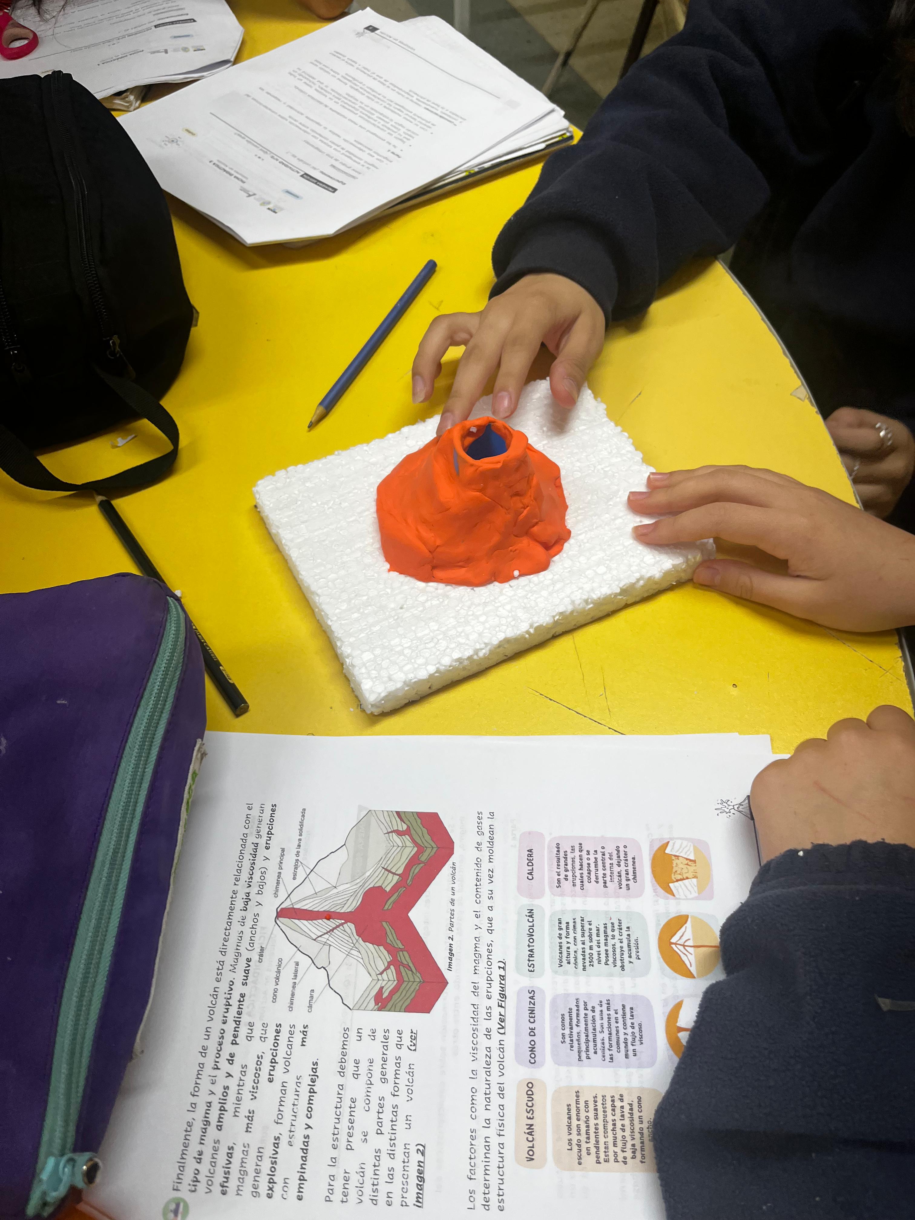 Imagen de volcán en erupción